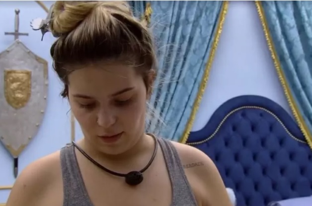 No momento, você está visualizando Viih Tube fica intrigada ao ficar sem foto do namorado