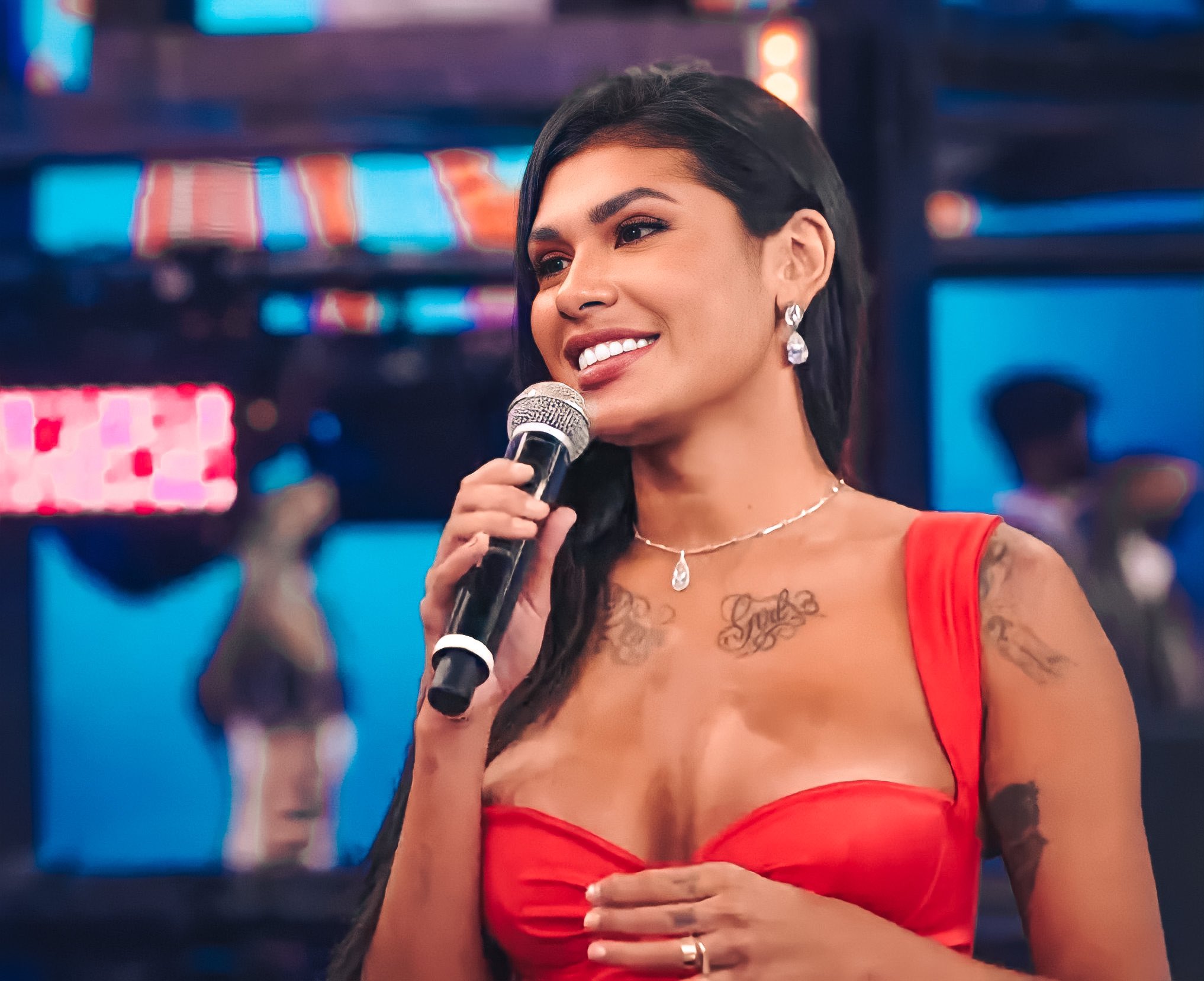 No momento, você está visualizando Bailarina do Faustão ironiza sono de Pocah e funkeira rebate