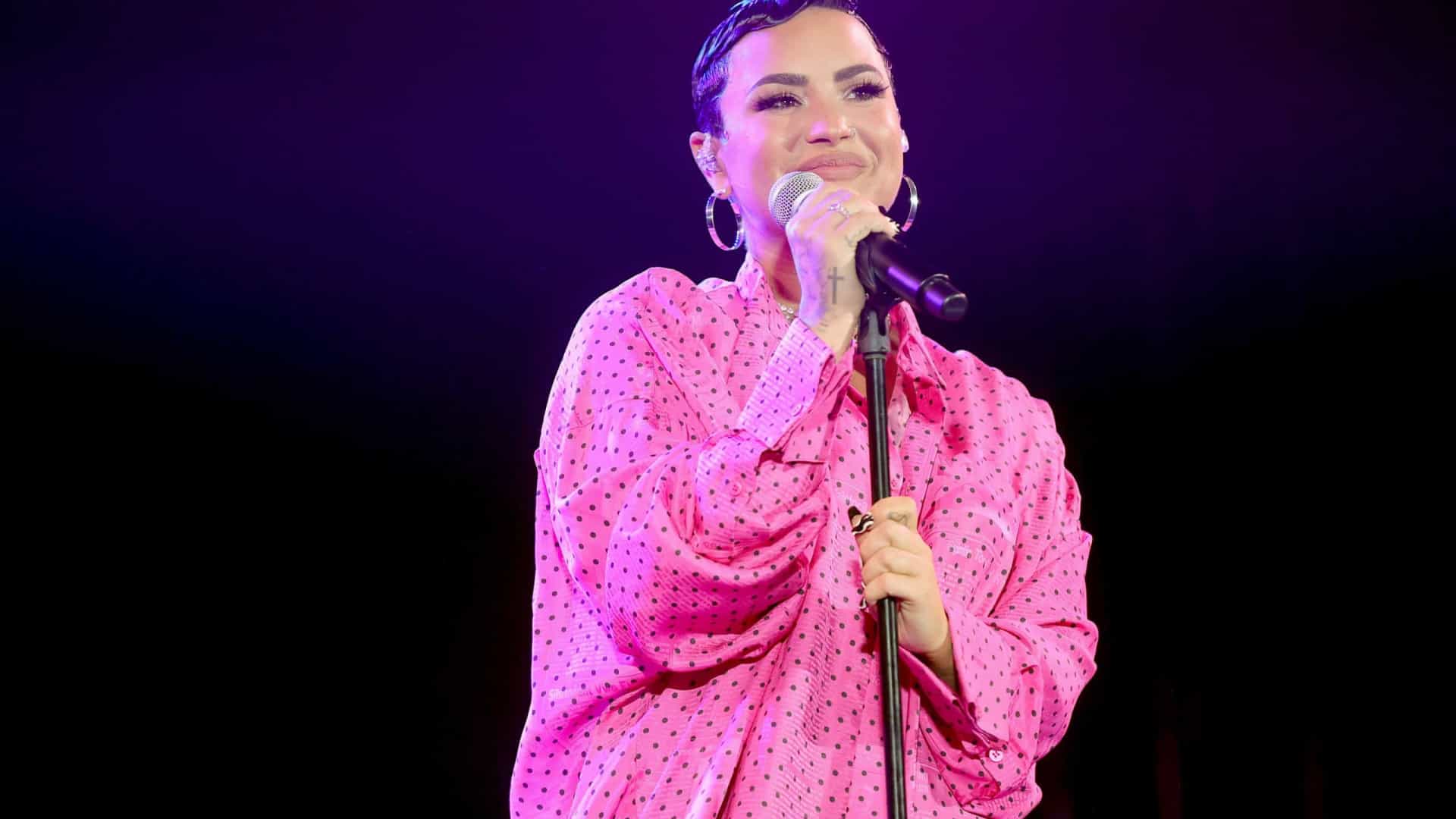 Leia mais sobre o artigo Demi Lovato diz que se identifica como pessoa não-binária