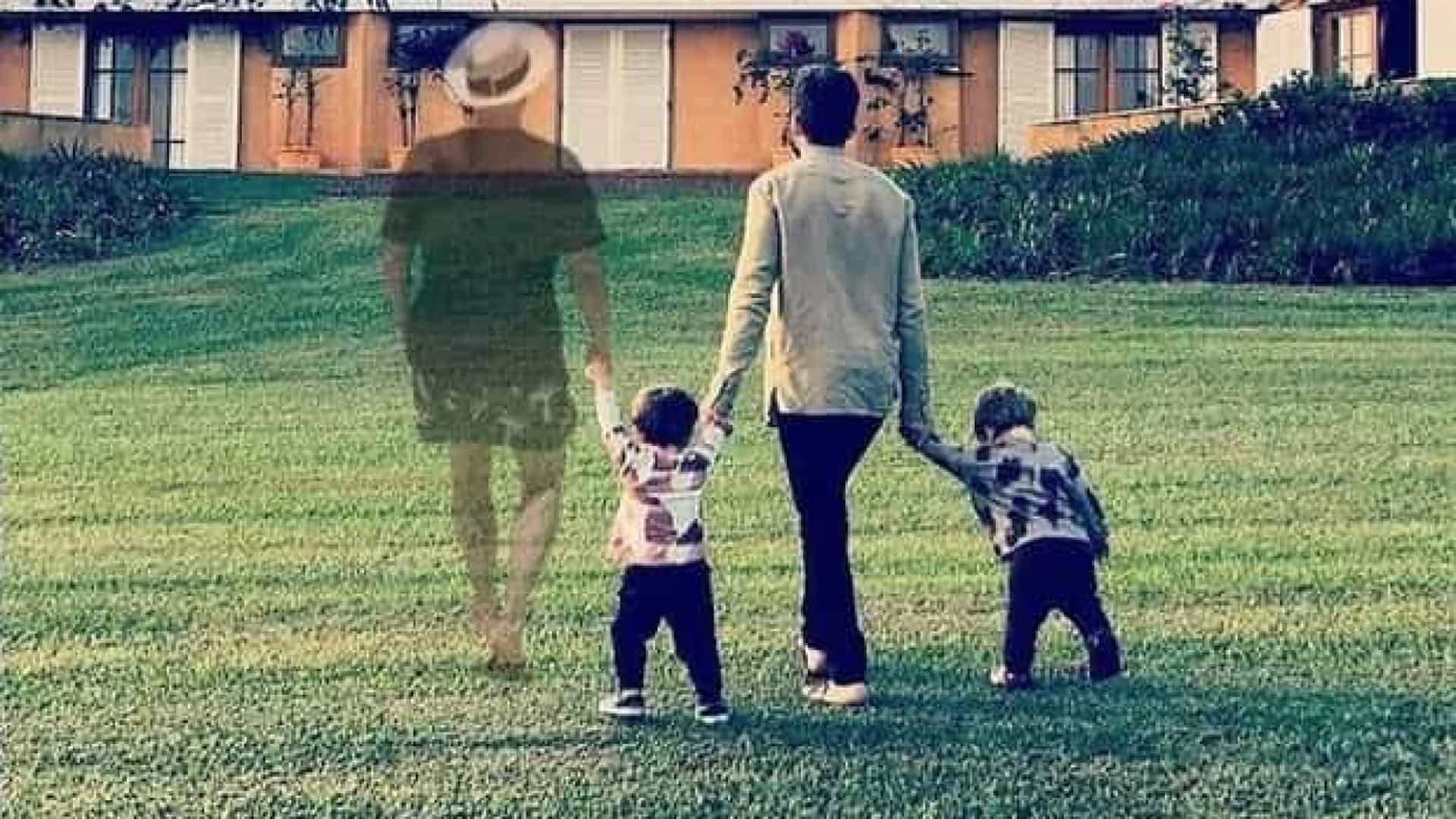 Leia mais sobre o artigo Montagem de Paulo Gustavo em foto de Thales Bretas e filhos encanta a web
