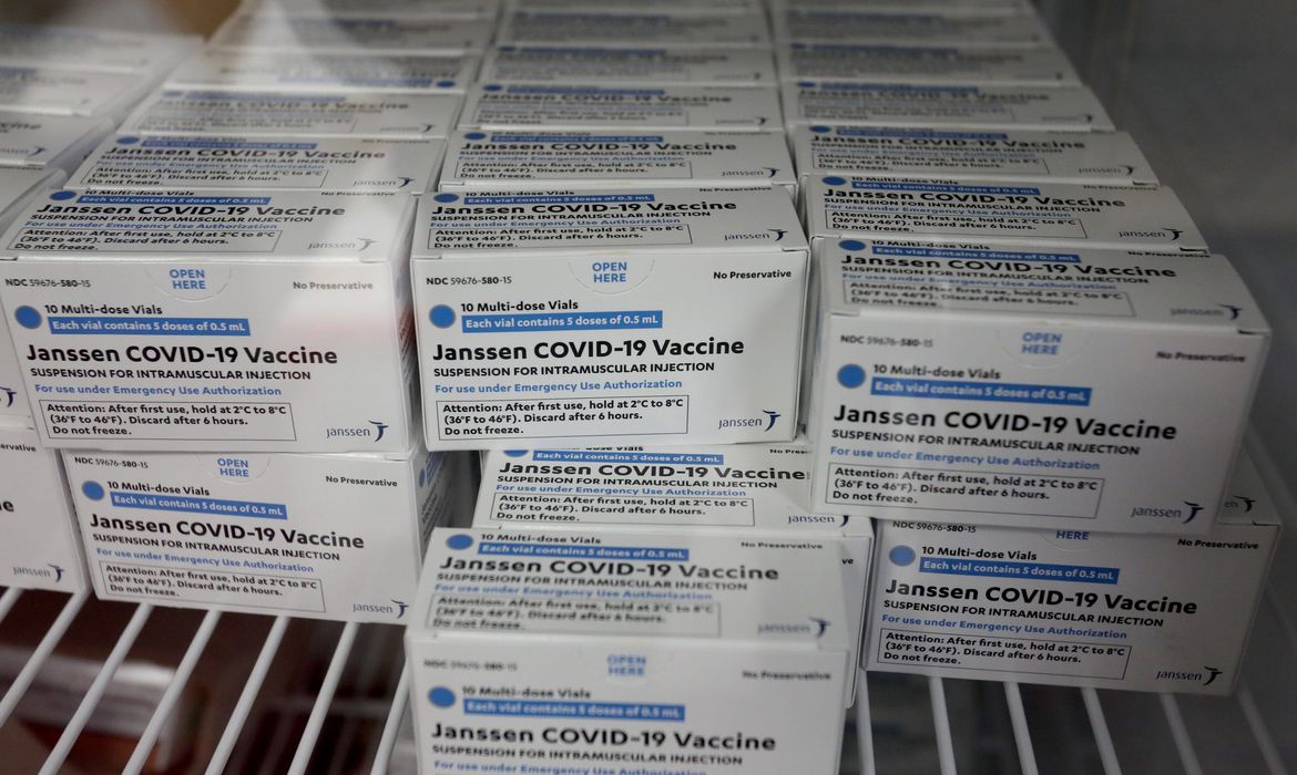 Leia mais sobre o artigo Mais 942 mil doses da vacina da Janssem chegam ao Brasil