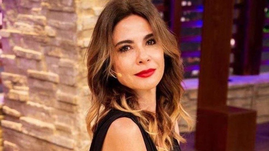Leia mais sobre o artigo Luciana Gimenez passa por equipe médica após incidente no SBT