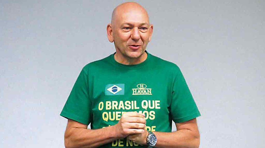 Leia mais sobre o artigo Relatório produzido pela Abin questiona fortuna do ‘Véio da Havan’