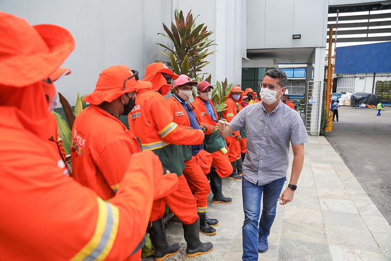 No momento, você está visualizando Prefeito anuncia antecipação da primeira parcela do 13º salário de servidores de Manaus