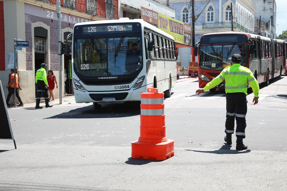 No momento, você está visualizando Após onda de vandalismo, ônibus voltam a circular em Manaus
