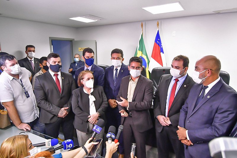 No momento, você está visualizando Prefeito de Manaus se reúne na Aleam para tratar sobre armamento da guarda municipal