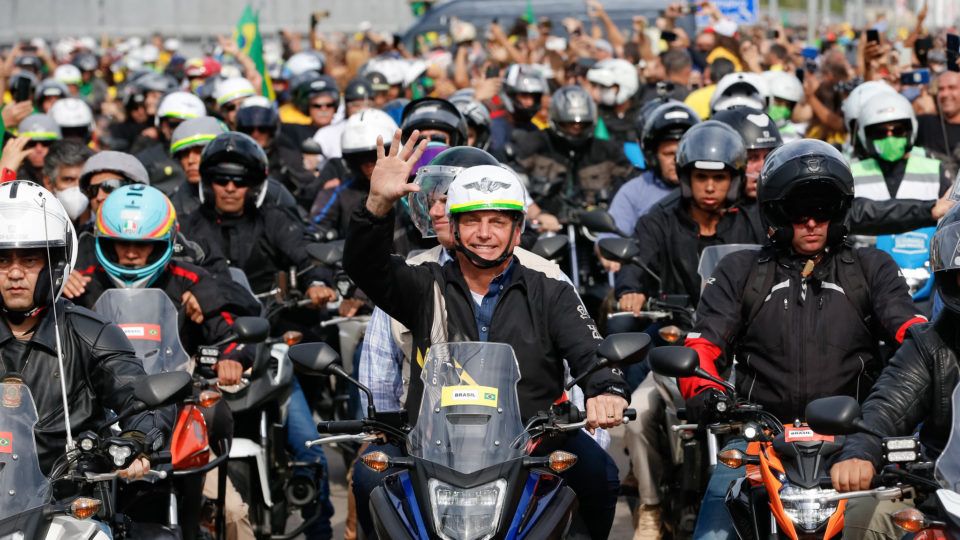 No momento, você está visualizando Grupo organiza motociata a favor de Bolsonaro em Manaus