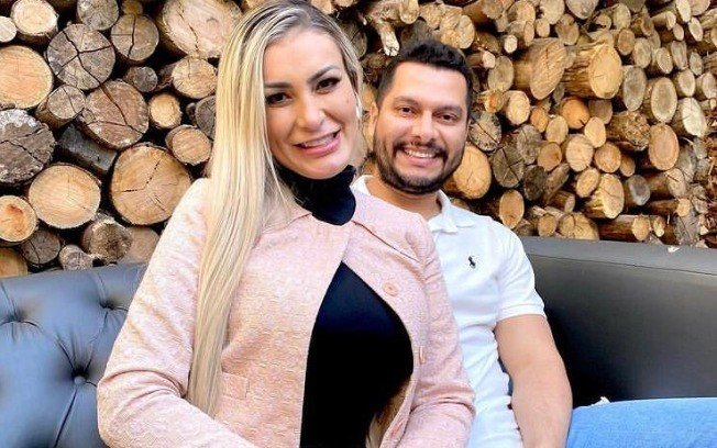 Leia mais sobre o artigo Andressa Urach afirma que não é feminista e exalta submissão ao marido