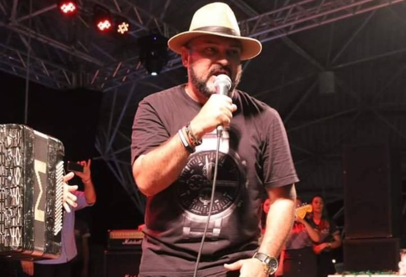 No momento, você está visualizando Ex-Segura Pisada, cantor Júnior Lira morre vítima da Covid-19