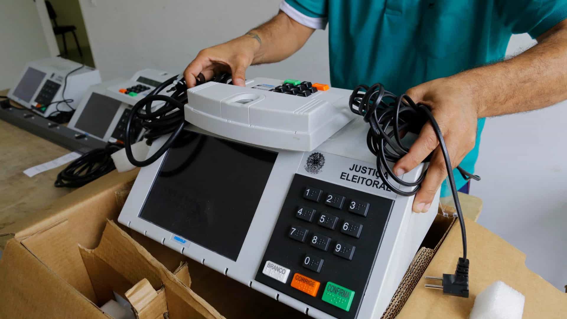 Leia mais sobre o artigo Bolsonaro diz que ‘não acredita nada’ na urna eletrônica
