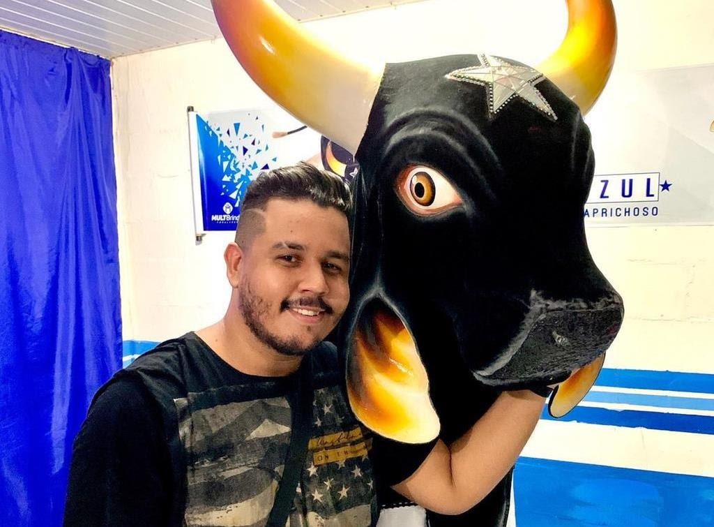 Leia mais sobre o artigo Live Parintins: Artesão rondoniense reforça time do Boi Caprichoso