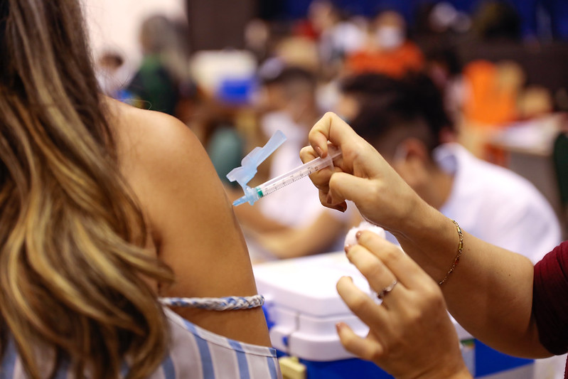 Leia mais sobre o artigo Cerca de 10 mil doses de vacinas de covid-19 são desperdiçadas em Minas Gerais