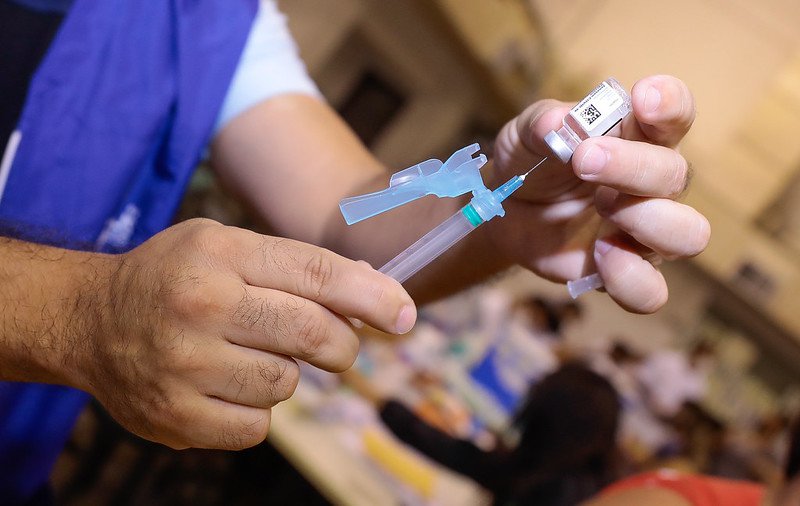 No momento, você está visualizando Mais de mil pessoas tomaram 3 doses de vacina contra Covid-19
