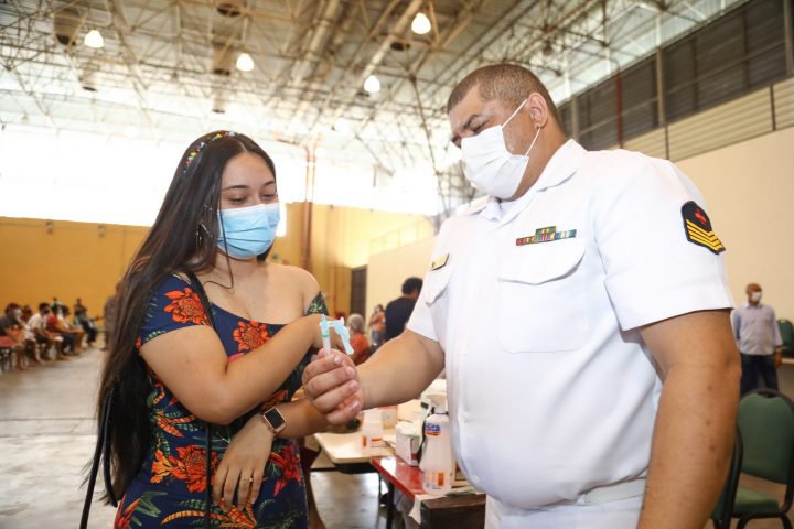 No momento, você está visualizando Mais de 54 mil doses são aplicadas em dois dias de vacinação em Manaus