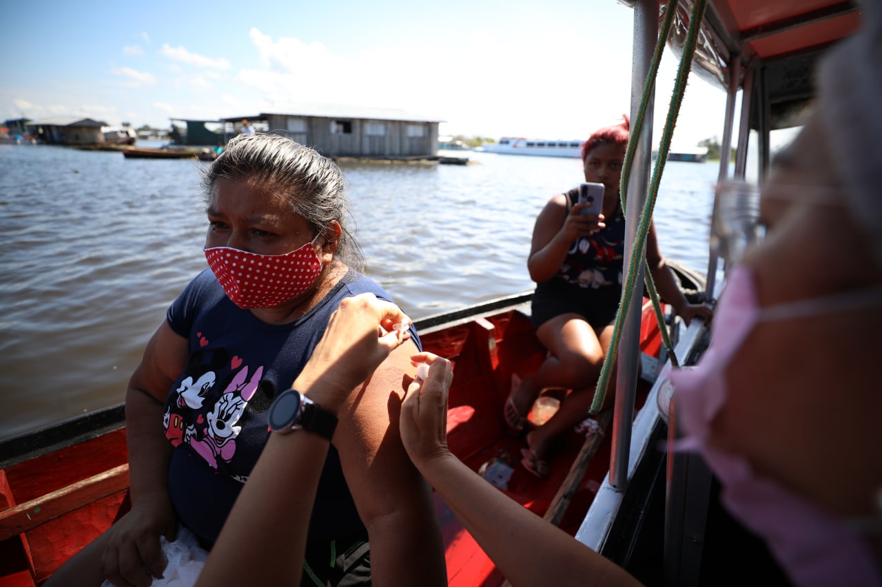 Leia mais sobre o artigo Vacina Amazonas: Mutirão vacinou mais de 6 mil pessoas nas primeiras quatro horas