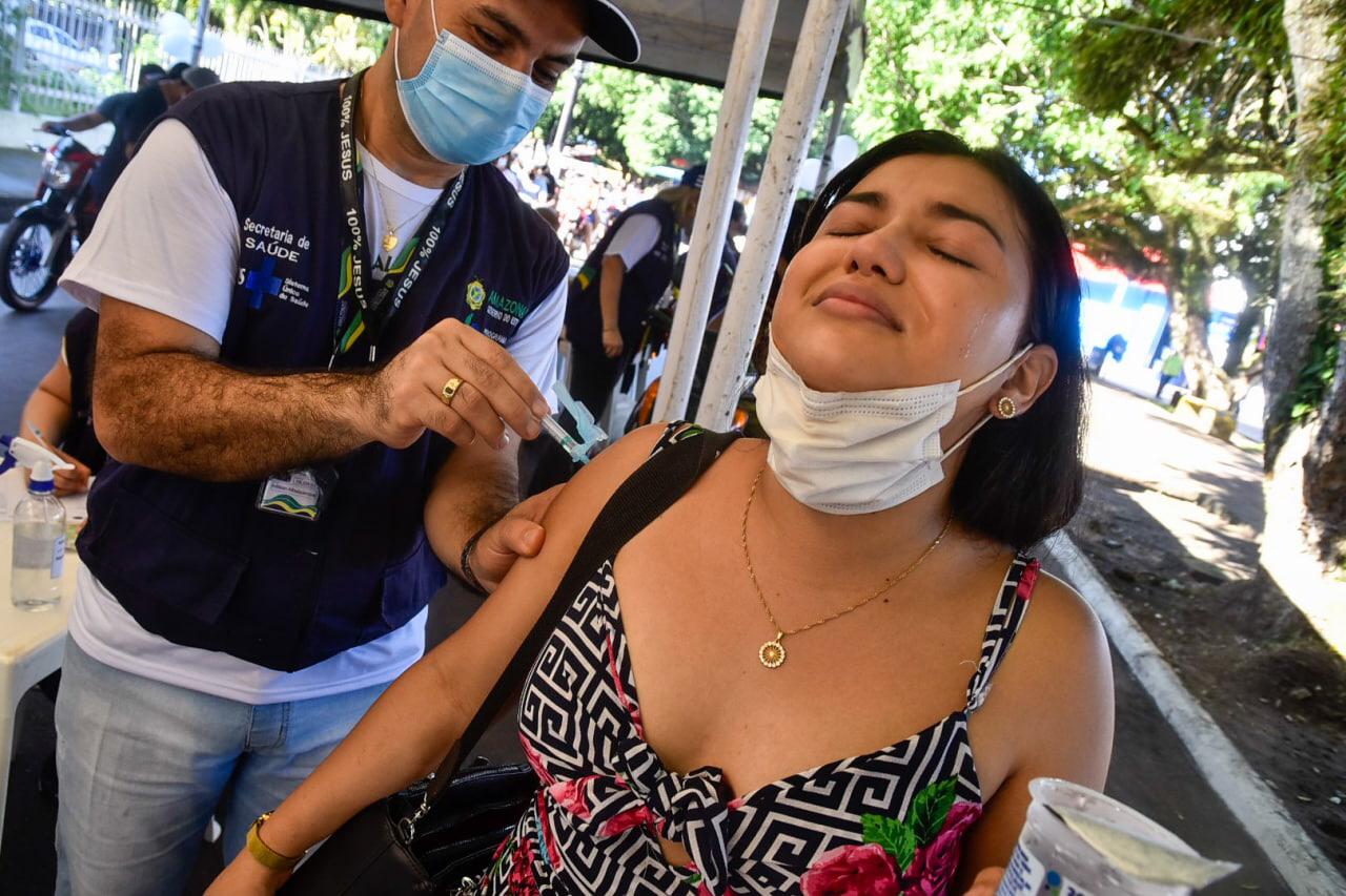 Leia mais sobre o artigo Emoção: vacinados contra Covid-19 comemoram primeira dose da imunização em cinco municípios do AM