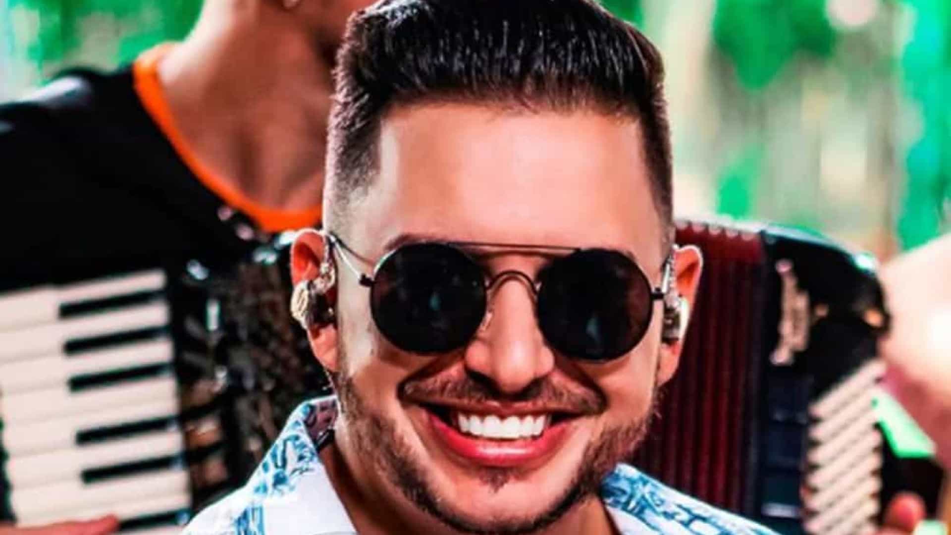 No momento, você está visualizando Cantor sertanejo Kleber, da dupla com Kaue, morre de Covid-19