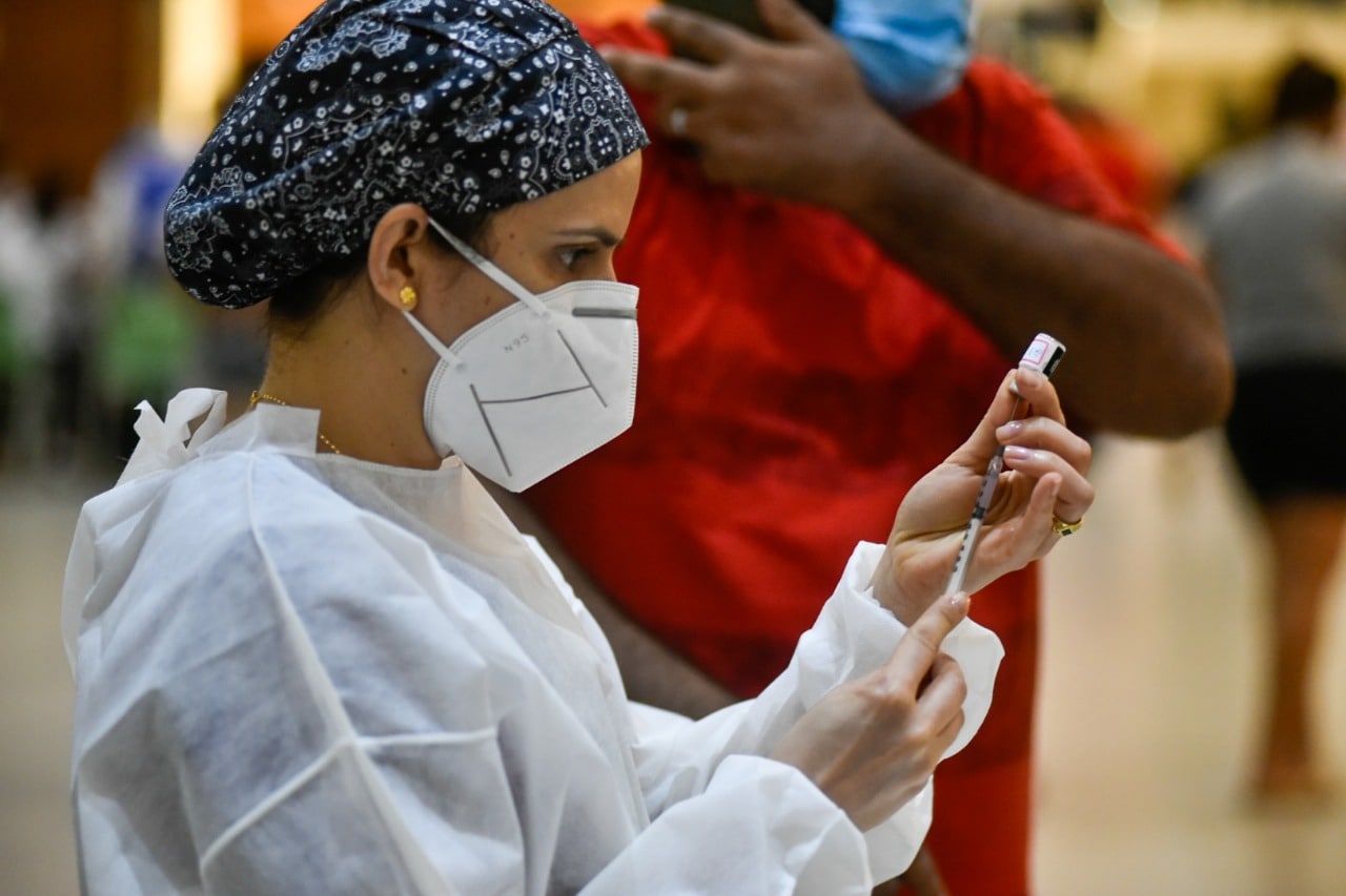 No momento, você está visualizando Anvisa alerta para casos de doenças após vacinação contra Covid-19