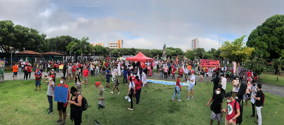 Leia mais sobre o artigo Manifestantes protestam contra governo Bolsonaro e a favor da vacina em Manaus