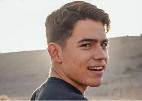 Leia mais sobre o artigo Tiktoker de 19 anos morre após tiroteio em cinema nos EUA