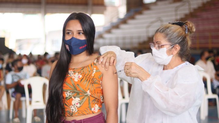 Leia mais sobre o artigo Vacinação de público a partir dos 18 anos segue com 20 postos nesta segunda em Manaus