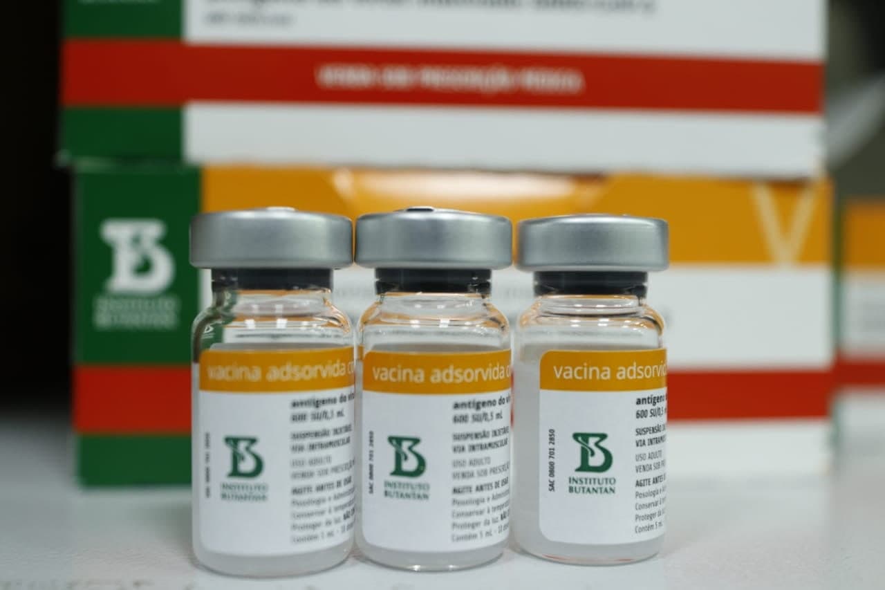 Leia mais sobre o artigo Amazonas recebe 25.300 doses de vacina contra a COVID-19