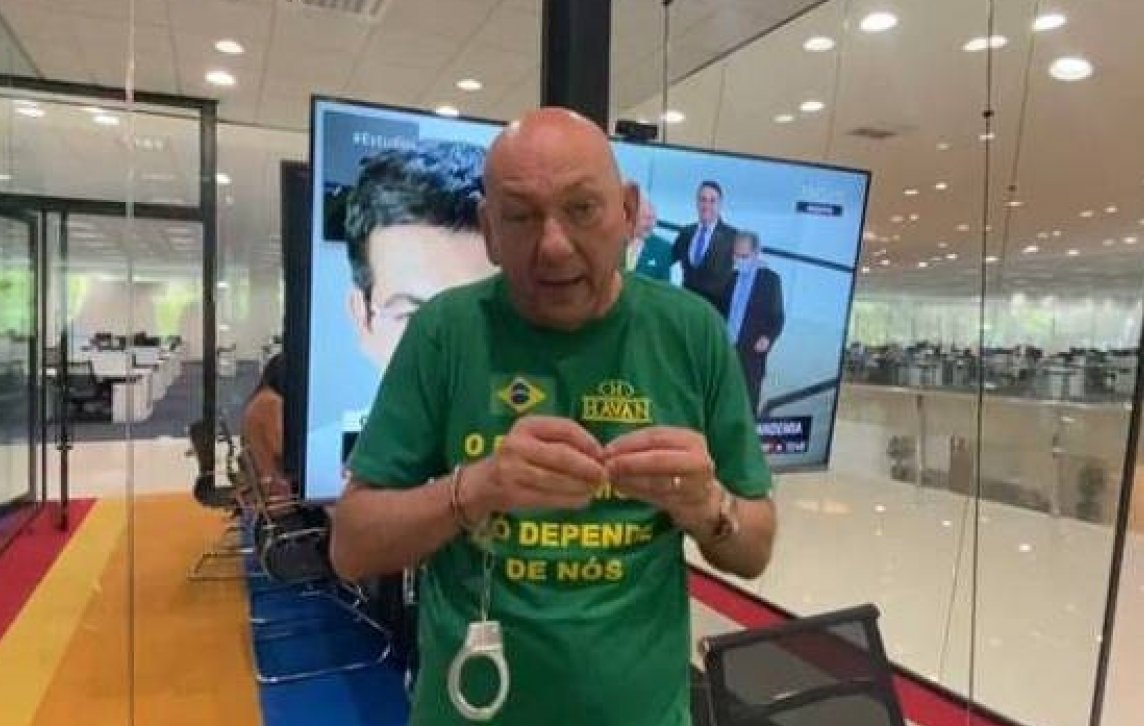 Leia mais sobre o artigo ‘Véio da Havan’ grava vídeo algemado em resposta à CPI da Covid