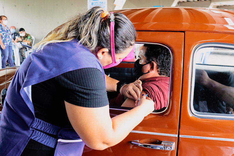 Leia mais sobre o artigo Vacinação contra Covid-19 em Manaus será em 14 pontos