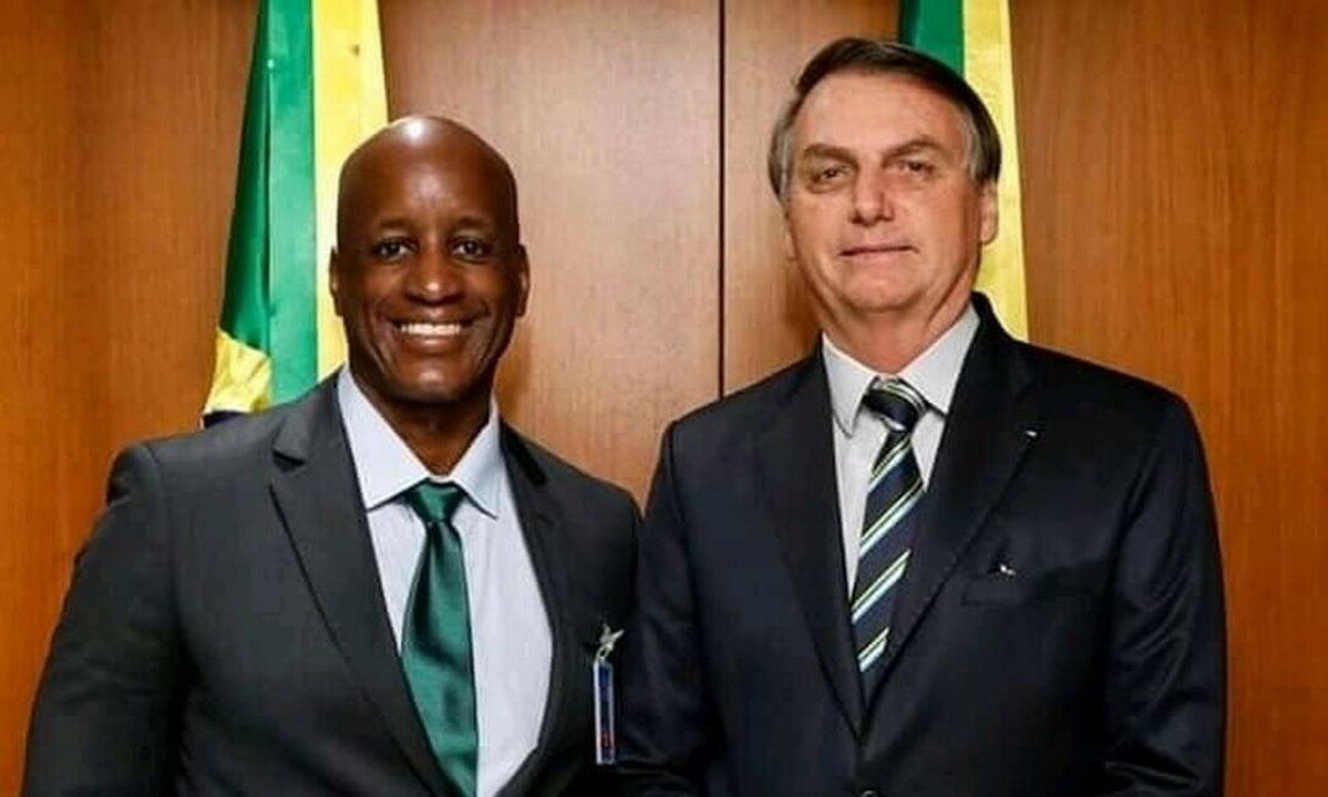 Leia mais sobre o artigo Instagram desativa conta do presidente da Fundação Palmares: “Gostam da negrada escrava da esquerda”