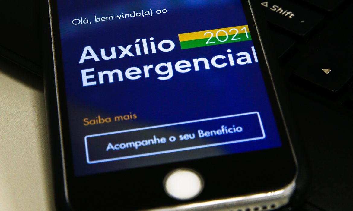 No momento, você está visualizando Trabalhadores nascidos em setembro podem sacar auxílio emergencial