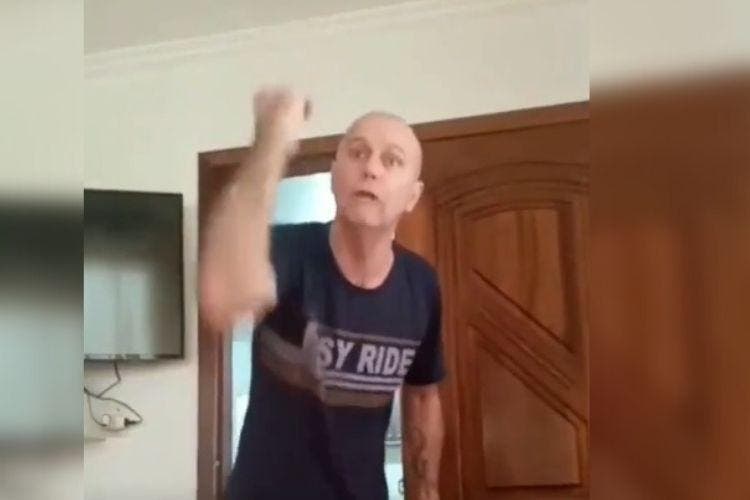 Leia mais sobre o artigo Em vídeo, PM diz ser racista e chama mulher de macaca; veja