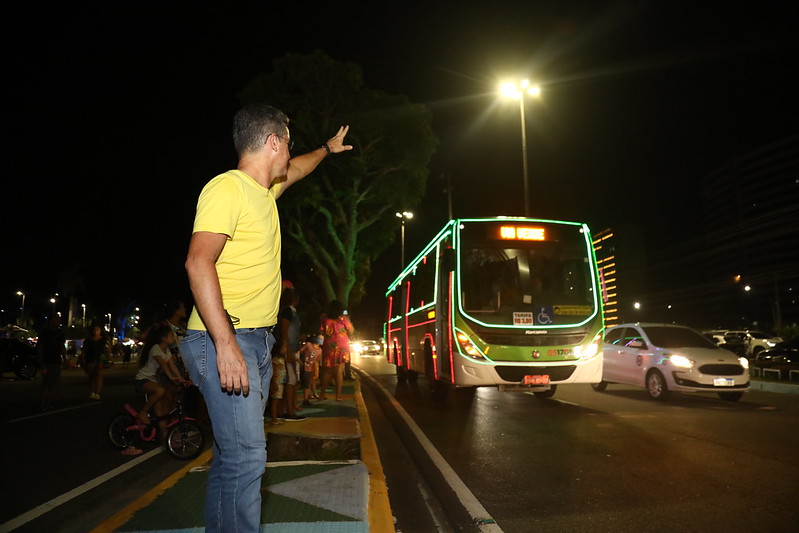 Leia mais sobre o artigo ‘Natal das Águas’ leva à população de Manaus ônibus e caminhões iluminados a LED