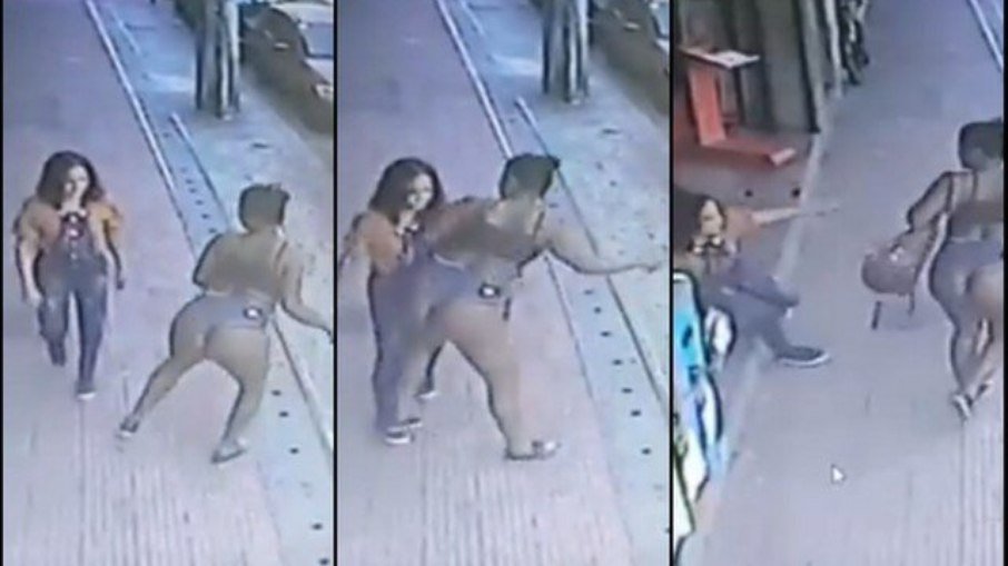 Leia mais sobre o artigo Viralizou: Em Manaus, mulher derruba desconhecida empurrando com o bumbum