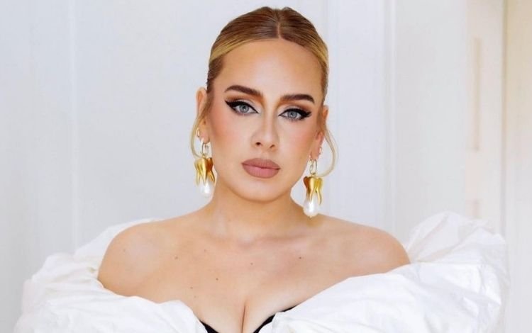 Leia mais sobre o artigo Adele anuncia música nova após 6 anos sem lançamentos