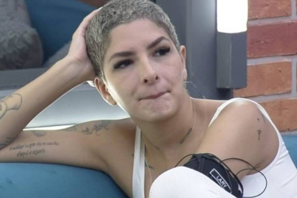 Leia mais sobre o artigo Lary Bottino desabafa sobre relação com Bil: ‘Estou me doando mais do que recebendo’