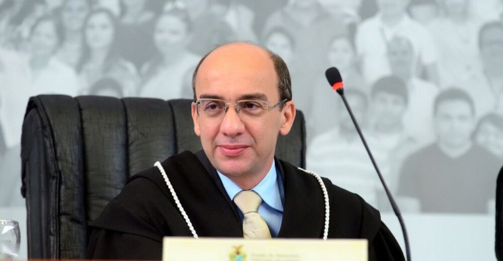 No momento, você está visualizando Conselheiro Érico Desterro é eleito presidente do TCE-AM