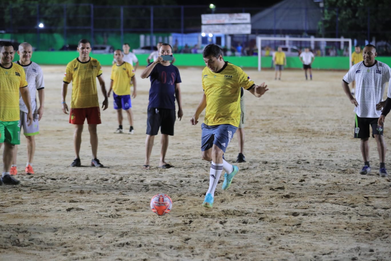 Leia mais sobre o artigo Wilson entrega Centro Desportivo da Compensa revitalizado