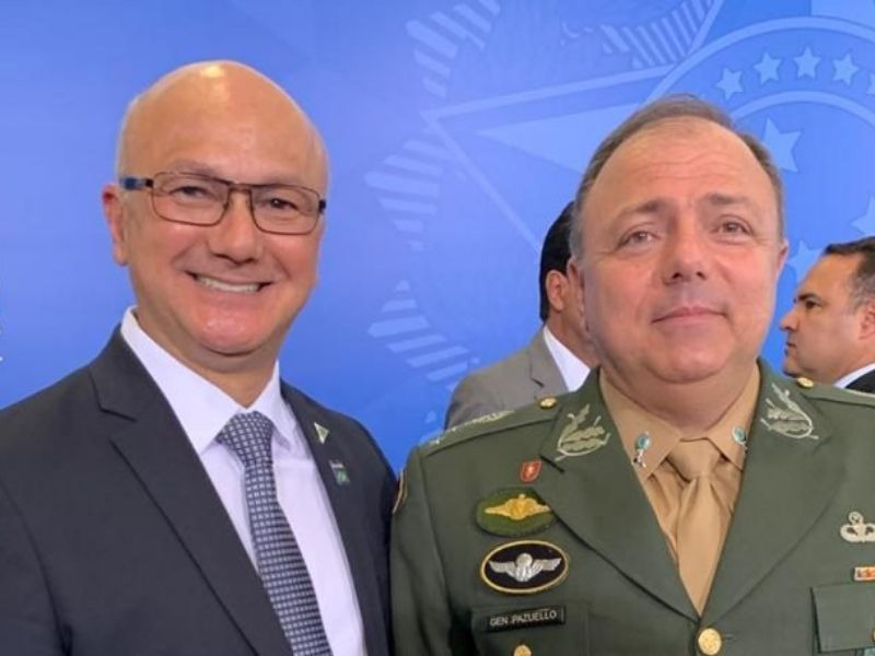 No momento, você está visualizando Bolsonaro descarta Menezes e quer Pazuello como senador do AM
