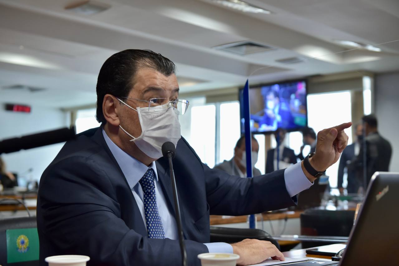 Leia mais sobre o artigo Senado aprova proposta de Eduardo Braga sobre renda básica como direito social