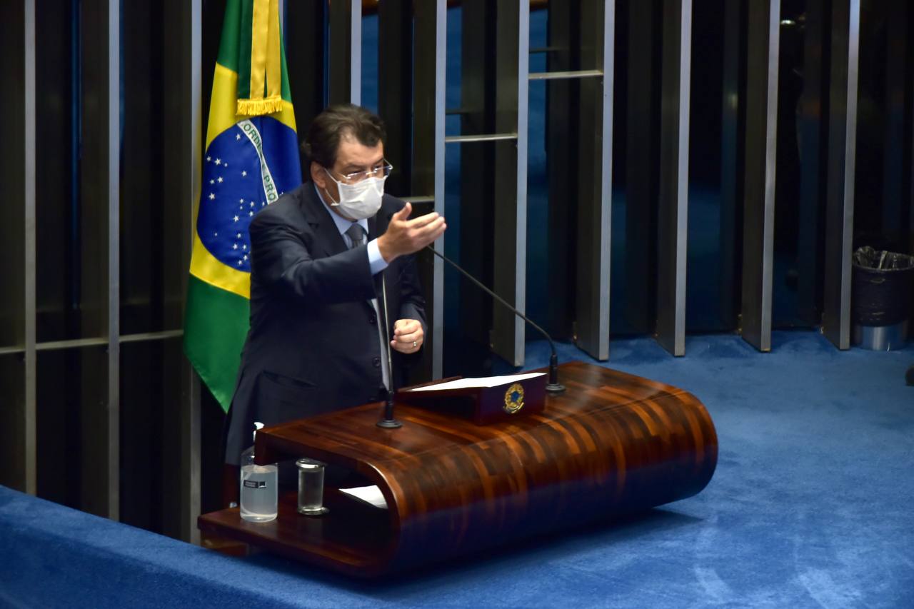 Leia mais sobre o artigo Eduardo Braga comemora piso salarial nacional da enfermagem