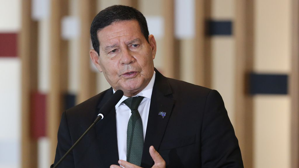 No momento, você está visualizando “Se vamos preservar 80% da Amazônia brasileira, temos que receber por isso”, diz Mourão