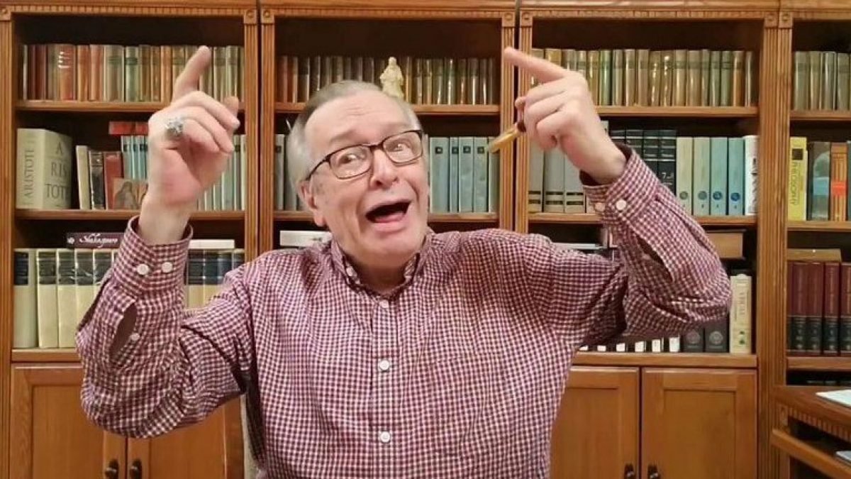 Leia mais sobre o artigo Para escapar da PF, Olavo de Carvalho fugiu de carro até o Paraguai