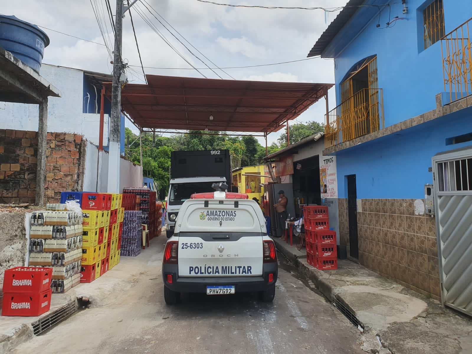 Leia mais sobre o artigo No São Jorge, telhado construído sobre rua é demolido pela prefeitura
