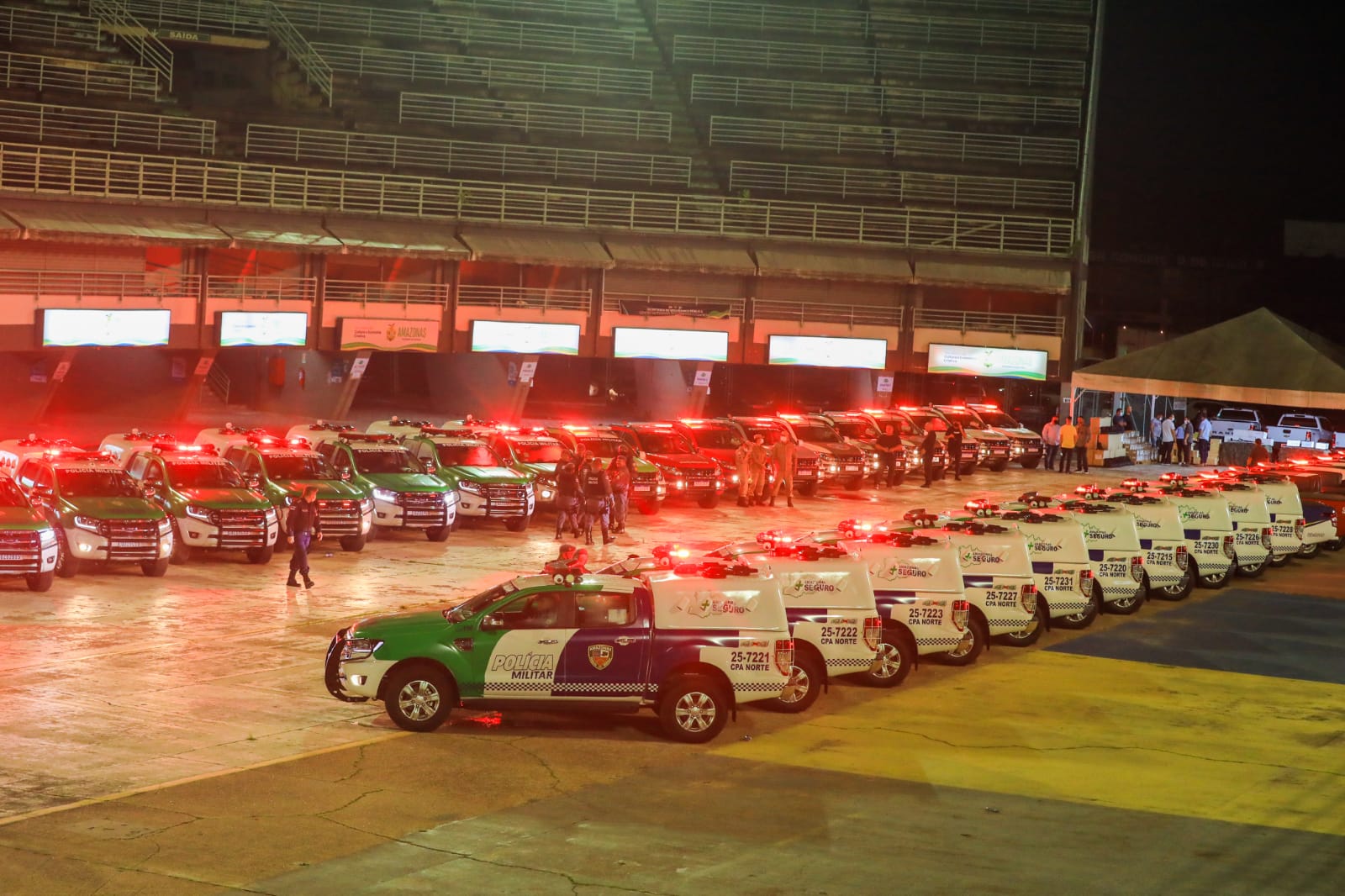 Leia mais sobre o artigo Wilson promove 1,9 mil policiais e bombeiros e entrega veículos à segurança pública