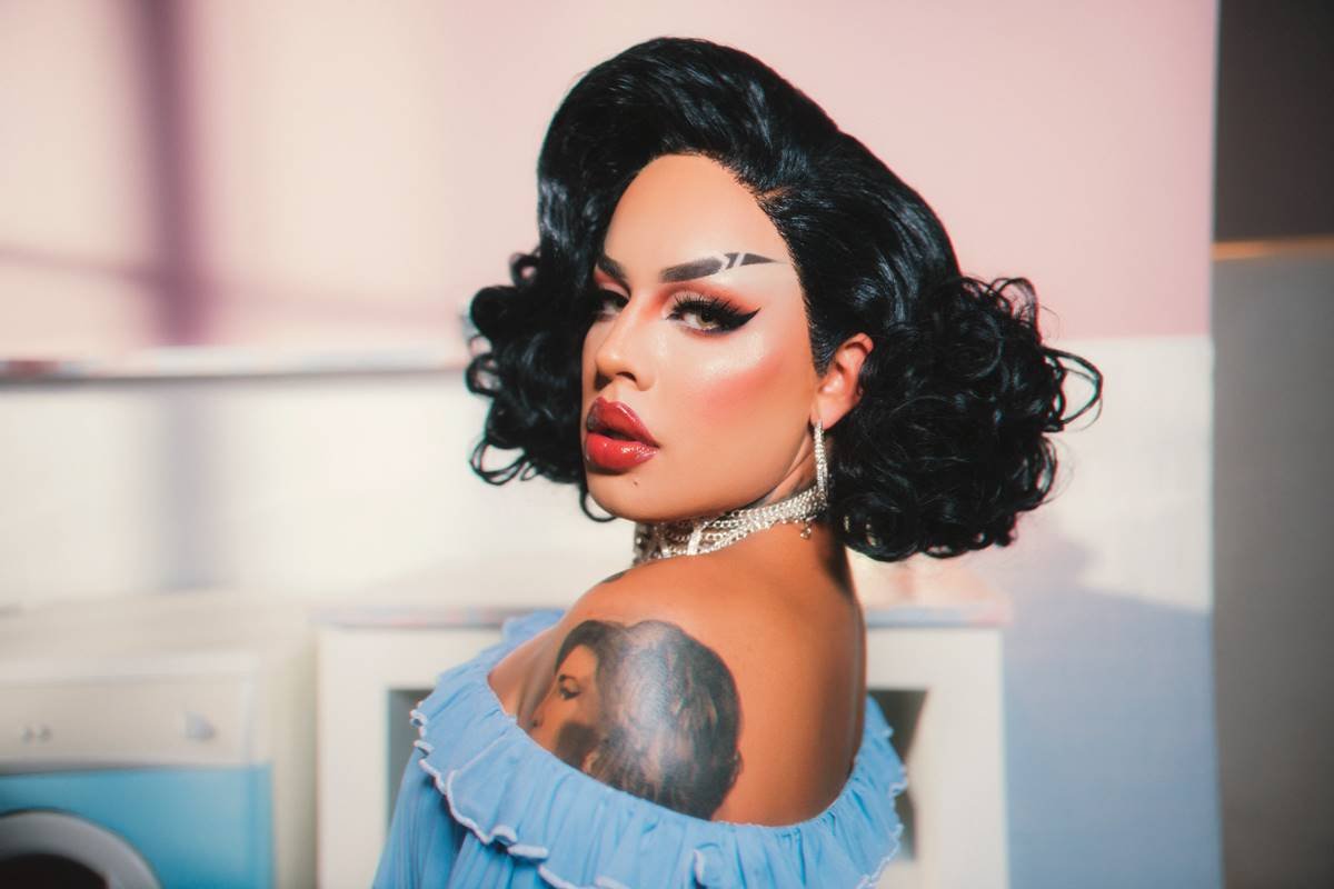 Leia mais sobre o artigo Anitta oferece troféu Multishow para Gloria Groove e cantora rejeita o presente
