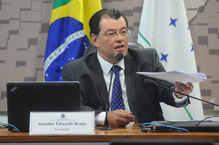 Leia mais sobre o artigo Renda básica permanente sugerida por Eduardo Braga é garantida na Constituição