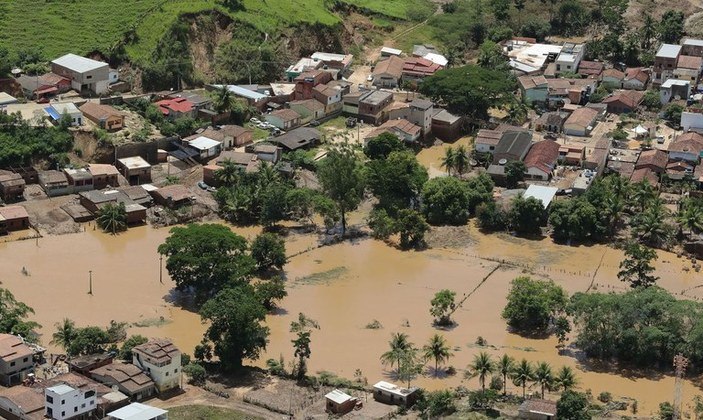 Leia mais sobre o artigo Chuvas na Bahia: Governo Federal recusa ajuda humanitária da Argentina