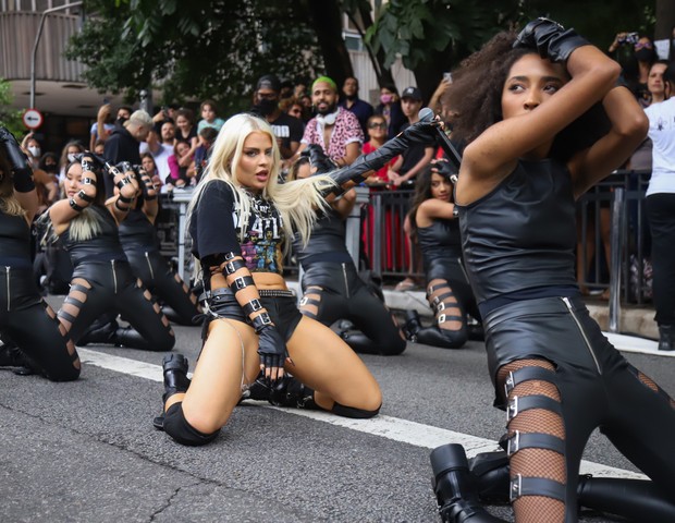 Leia mais sobre o artigo Luísa Sonza faz show surpresa na Avenida Paulista