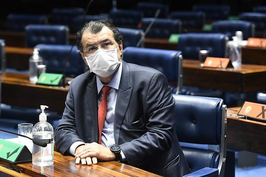 Leia mais sobre o artigo Senador Eduardo pede que população redobre cuidados contra ômicron e a influenza