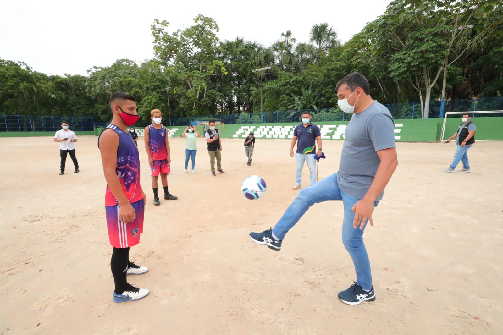 Leia mais sobre o artigo Wilson entrega mais dois campos de futebol completamente revitalizados
